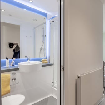 Silver En Suite - Image 4